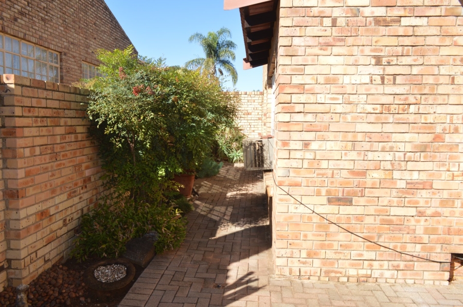 3 Bedroom Property for Sale in Wilkoppies North West